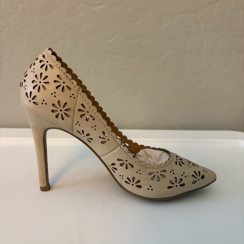 LC Lauren Conrad Confetti Ivory flower laser cut out stiletto heels size 6 - Picture 12 of 16